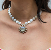 Collar Amor Profundo, joya de plata .925, con perla y cuarzo – Gabriela Sánchez (vista 2)