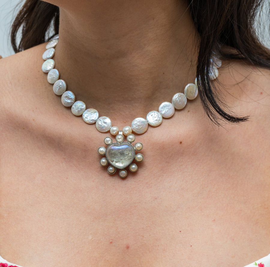 Collar Amor Profundo, joya de plata .925, con perla y cuarzo – Gabriela Sánchez (vista 2)