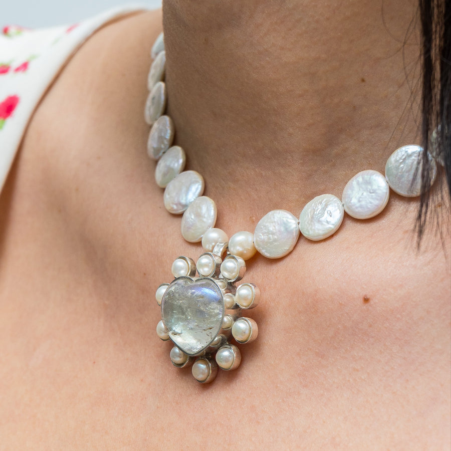 Collar Amor Profundo, joya de plata .925, con perla y cuarzo – Gabriela Sánchez (vista 4)