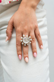 Anillo Amor Profundo, joya de plata .925, con cuarzo y perla – Gabriela Sánchez (vista 3)