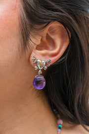 Aretes El Primer Latido, joya de plata .925, con amatista – Gabriela Sánchez (vista 2)