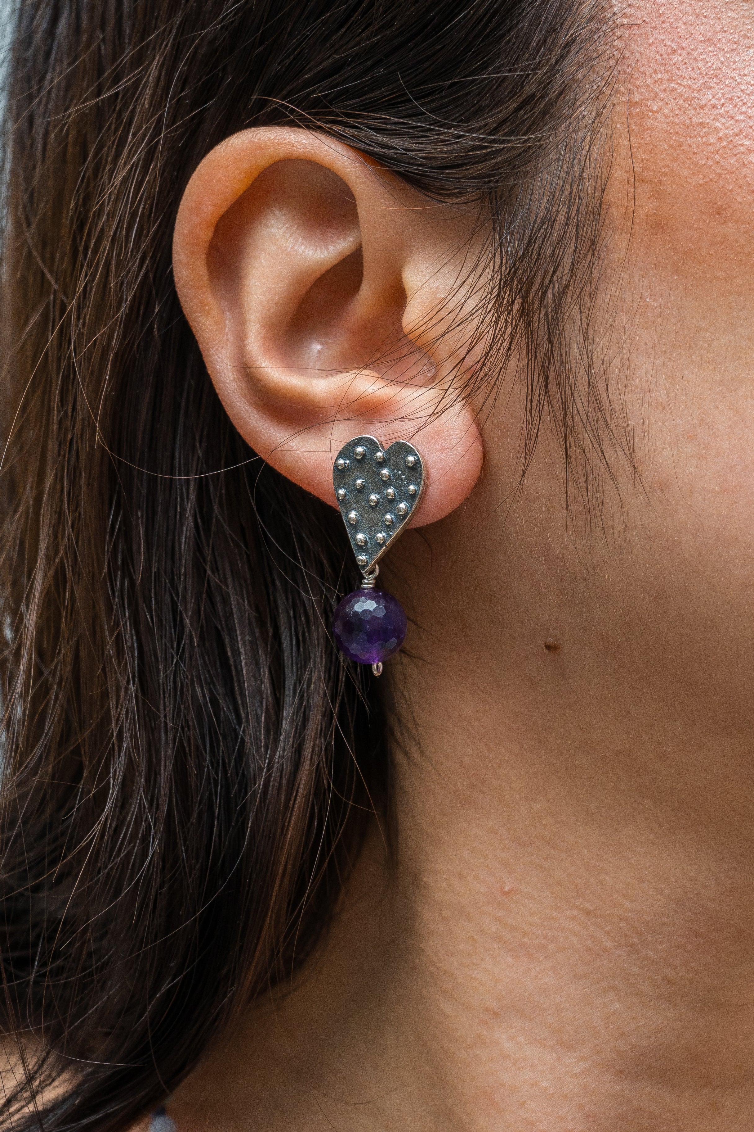Aretes Amor Amatista, joya de plata .925 – Gabriela Sánchez (vista 2)