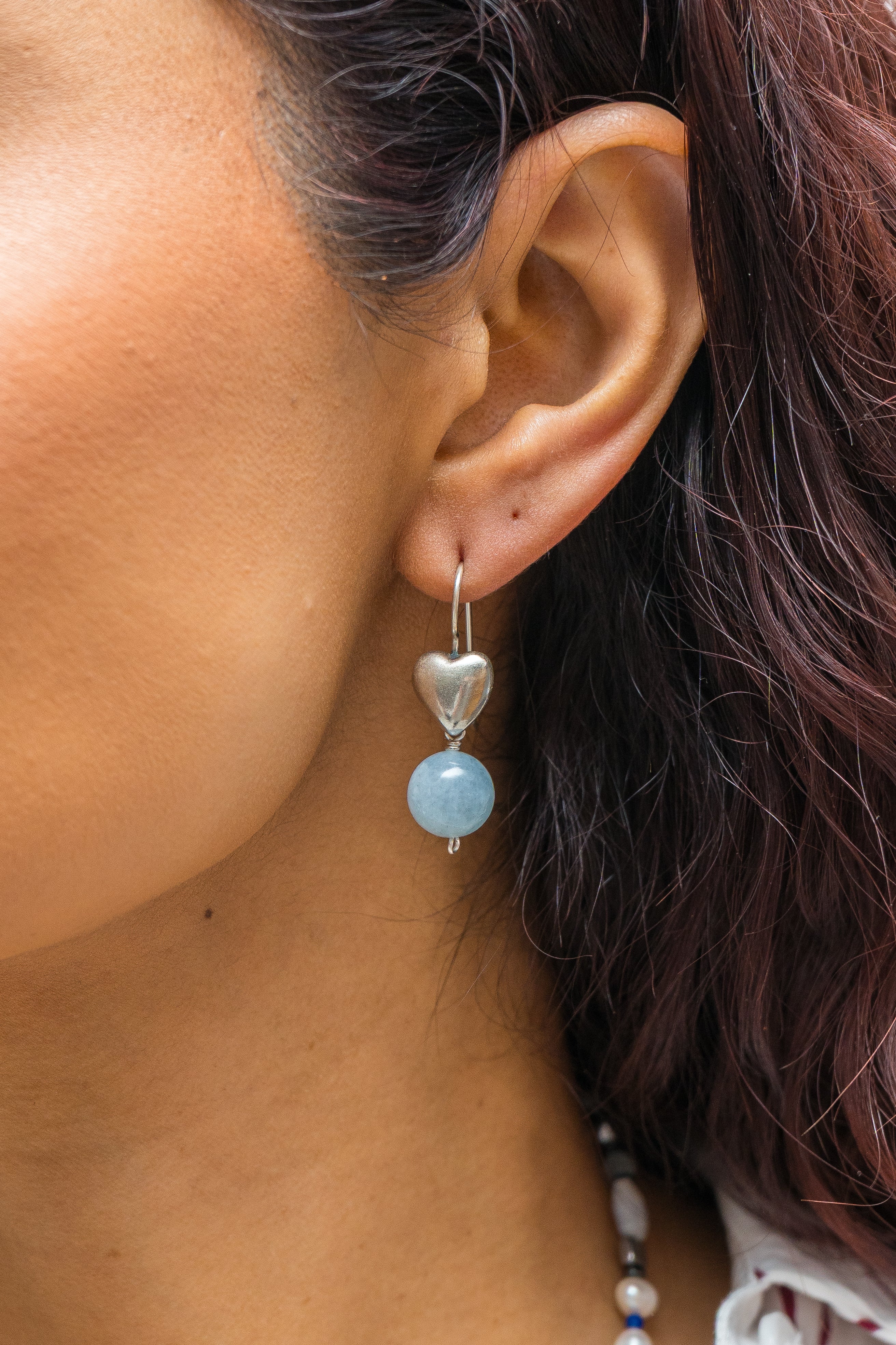 Aretes El Primer Abrazo, joya de plata .925, con aquamarina – Gabriela Sánchez (vista 2)
