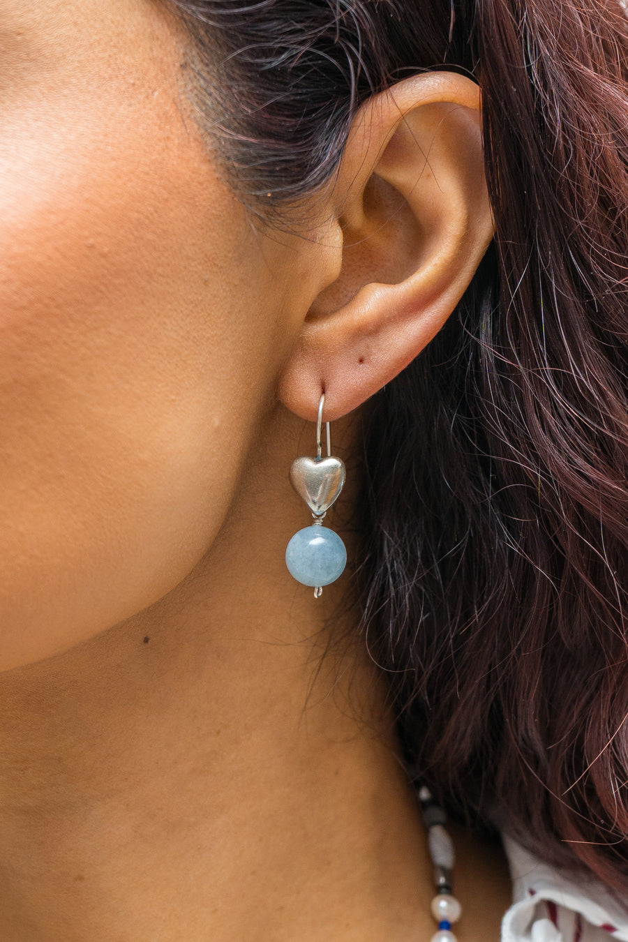 Aretes El Primer Abrazo, joya de plata .925, con aquamarina – Gabriela Sánchez (vista 2)