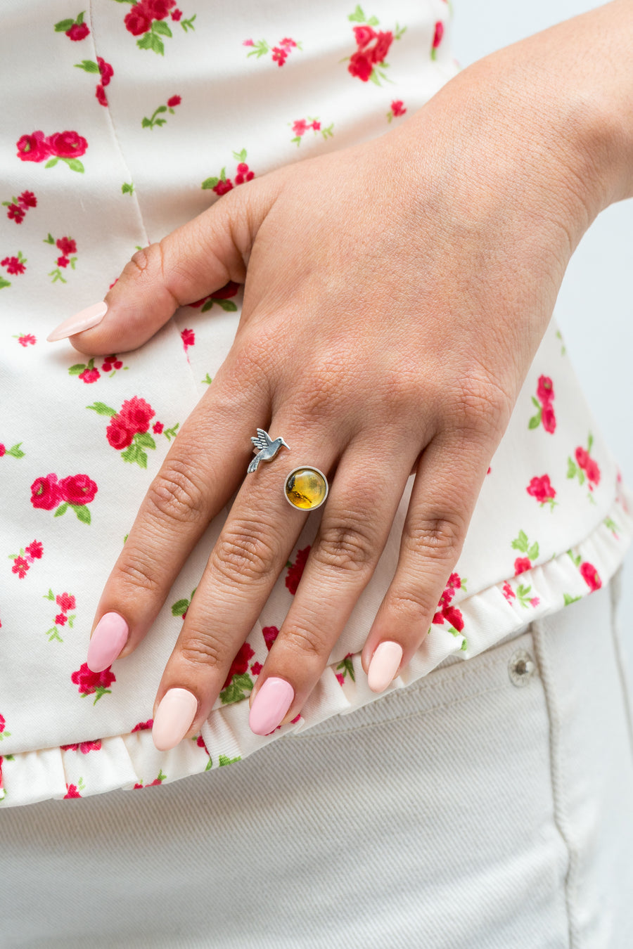 Anillo Pequeño Vuelo, joya de plata .925, con ámbar – Gabriela Sánchez (vista 3)