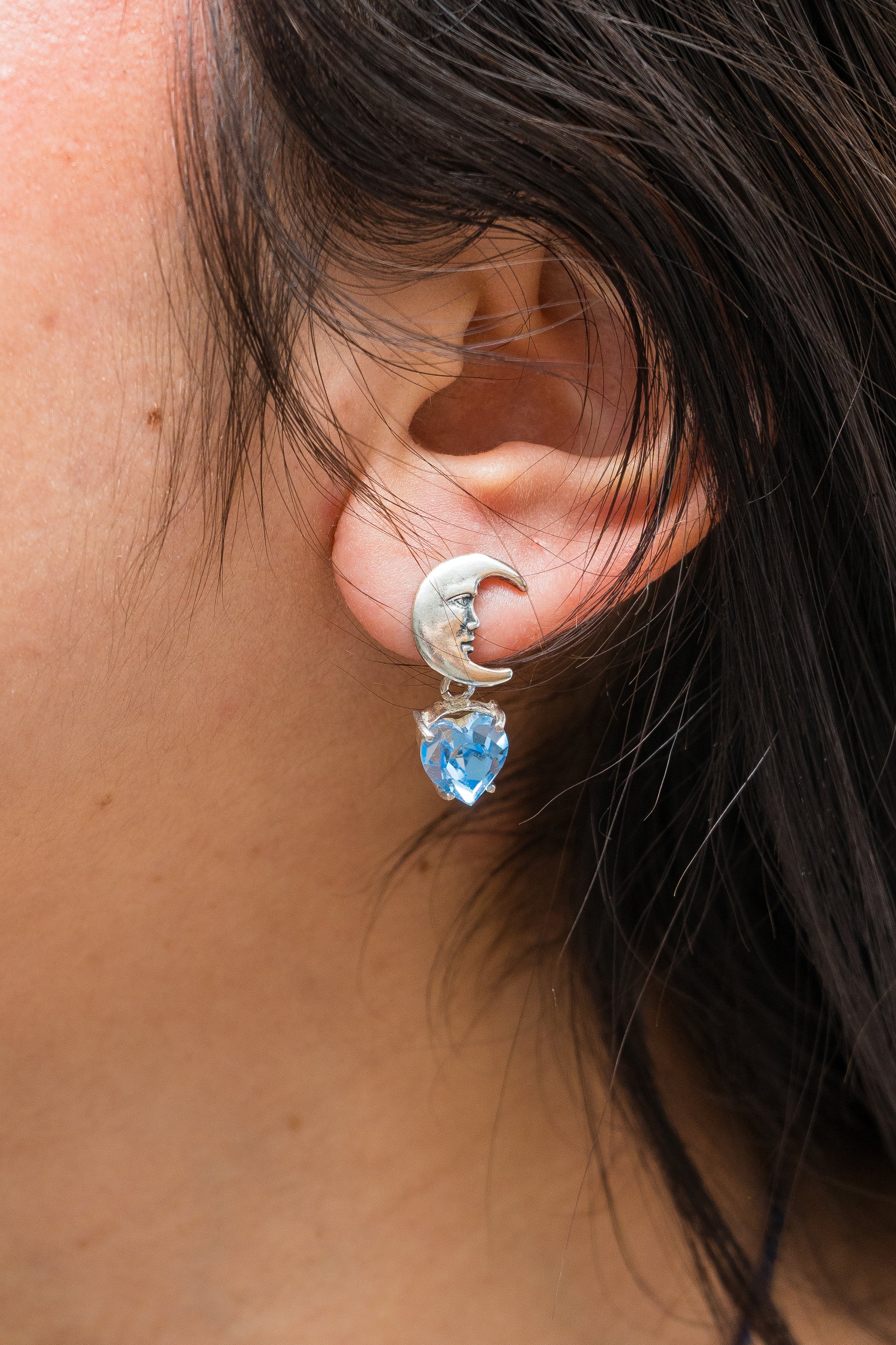 Aretes Alma Lunar, joya de plata .925, con cristal Swarovski – Gabriela Sánchez (vista 2)