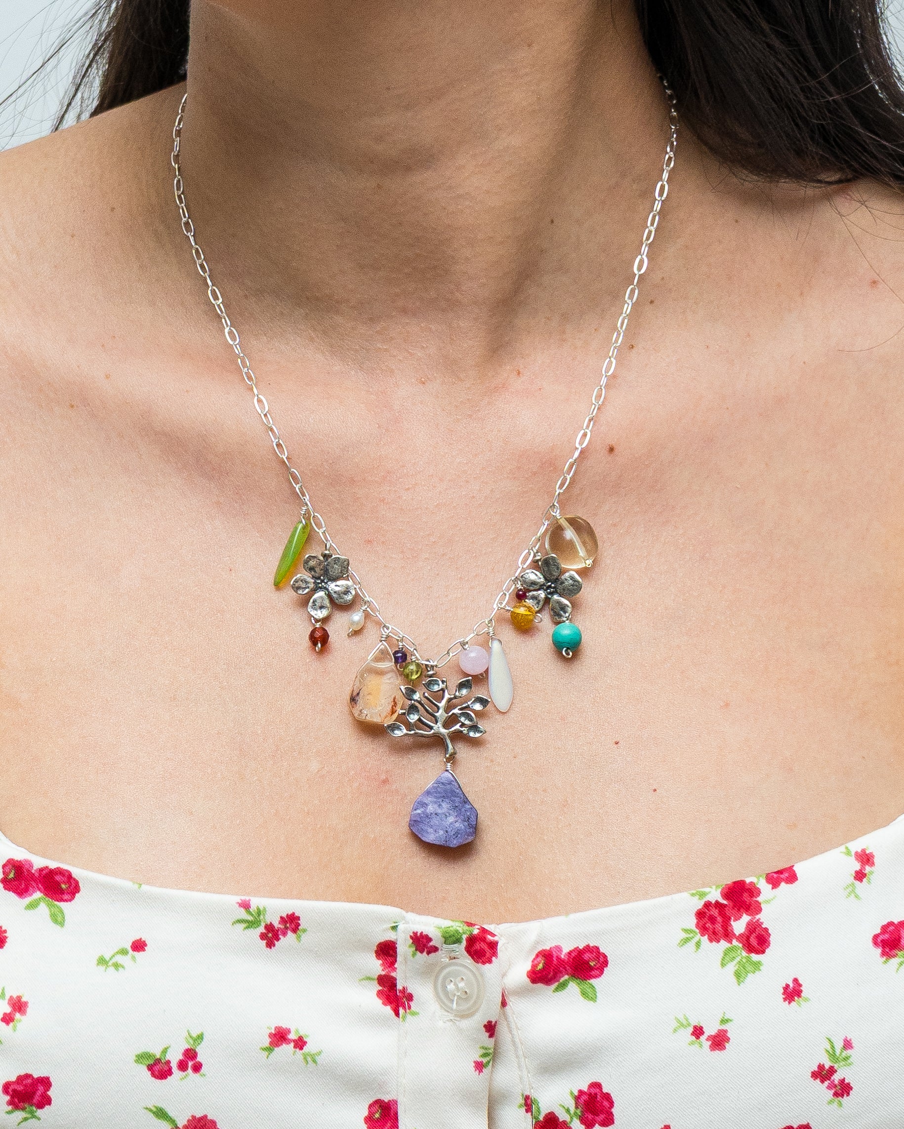 Dije Flores para ti, joya de plata .925, con rubí y kunzita – Gabriela Sánchez (vista 2)
