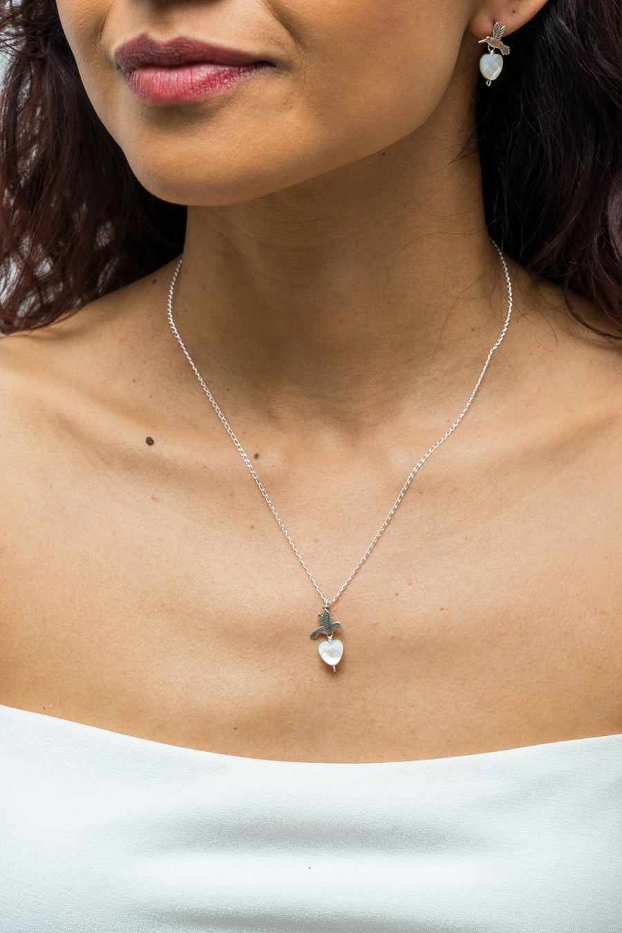 Dije Aleteos de Amor, joya de plata .925, con concha – Gabriela Sánchez