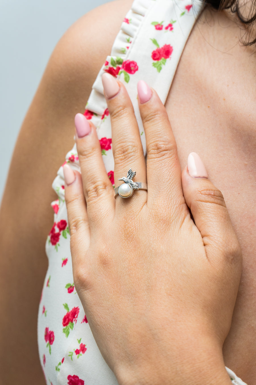 Anillo Susurros del viento, joya de plata .925, con perla – Gabriela Sánchez (vista 2)