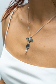 Dije Madre Celestial, joya de plata .925, con amatista y perla – Gabriela Sánchez (vista 3)