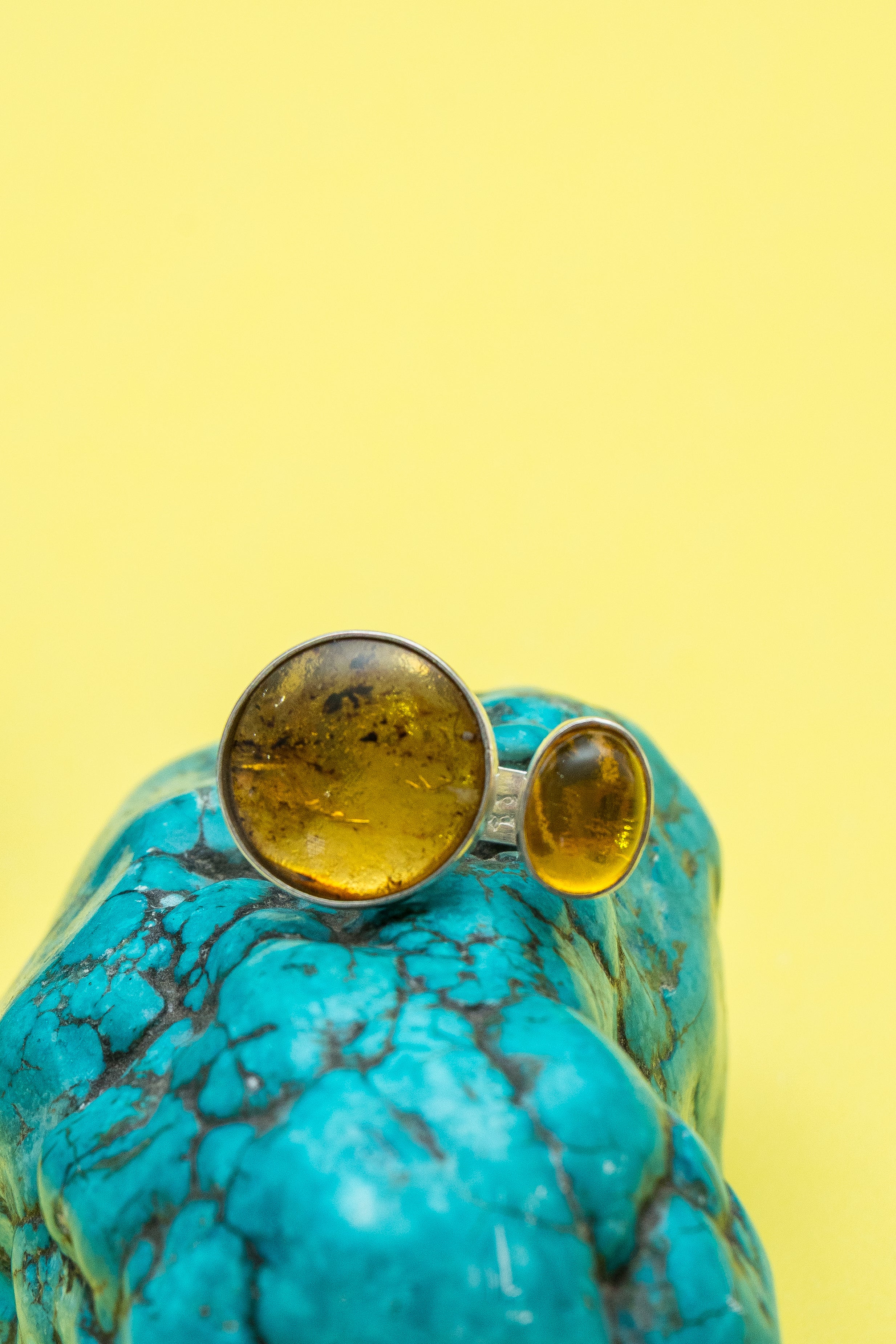 Anillo Joya de Madre, joya de plata .925, con ámbar – Gabriela Sánchez