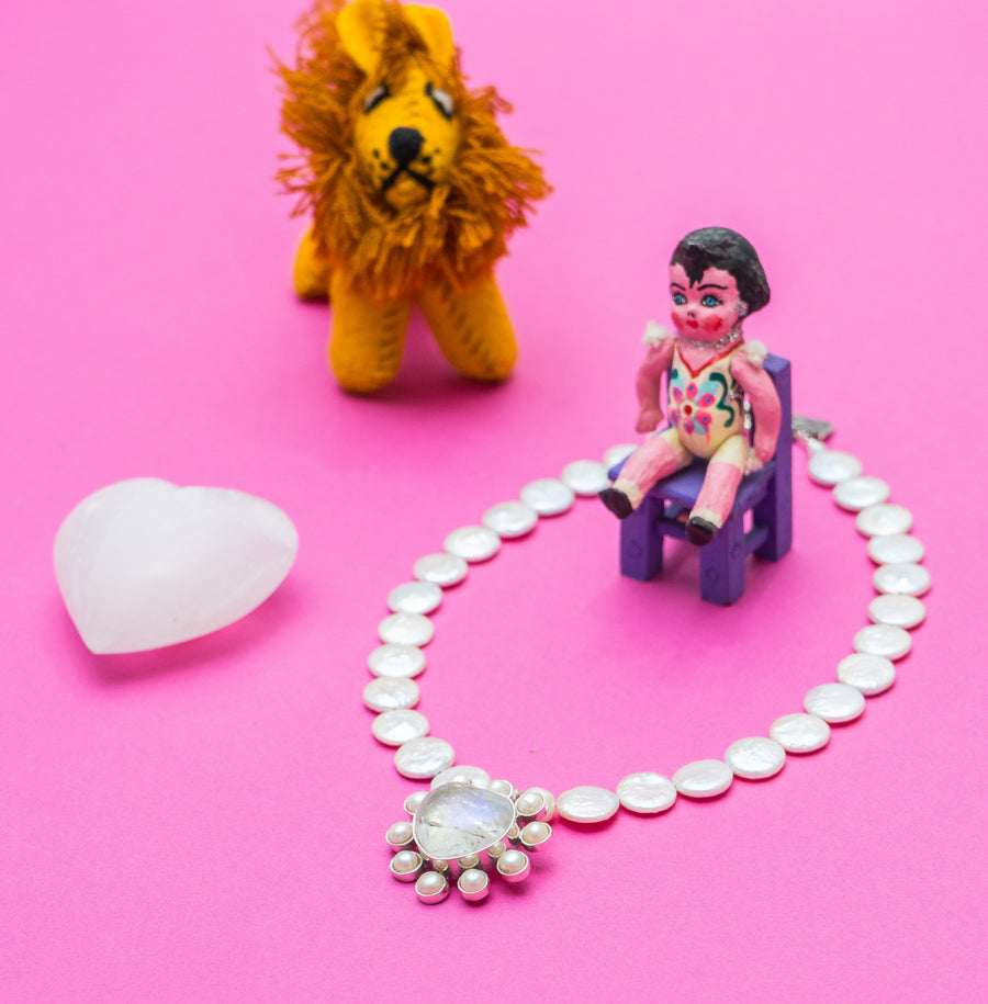 Collar Amor Profundo, joya de plata .925, con perla y cuarzo – Gabriela Sánchez (vista 3)