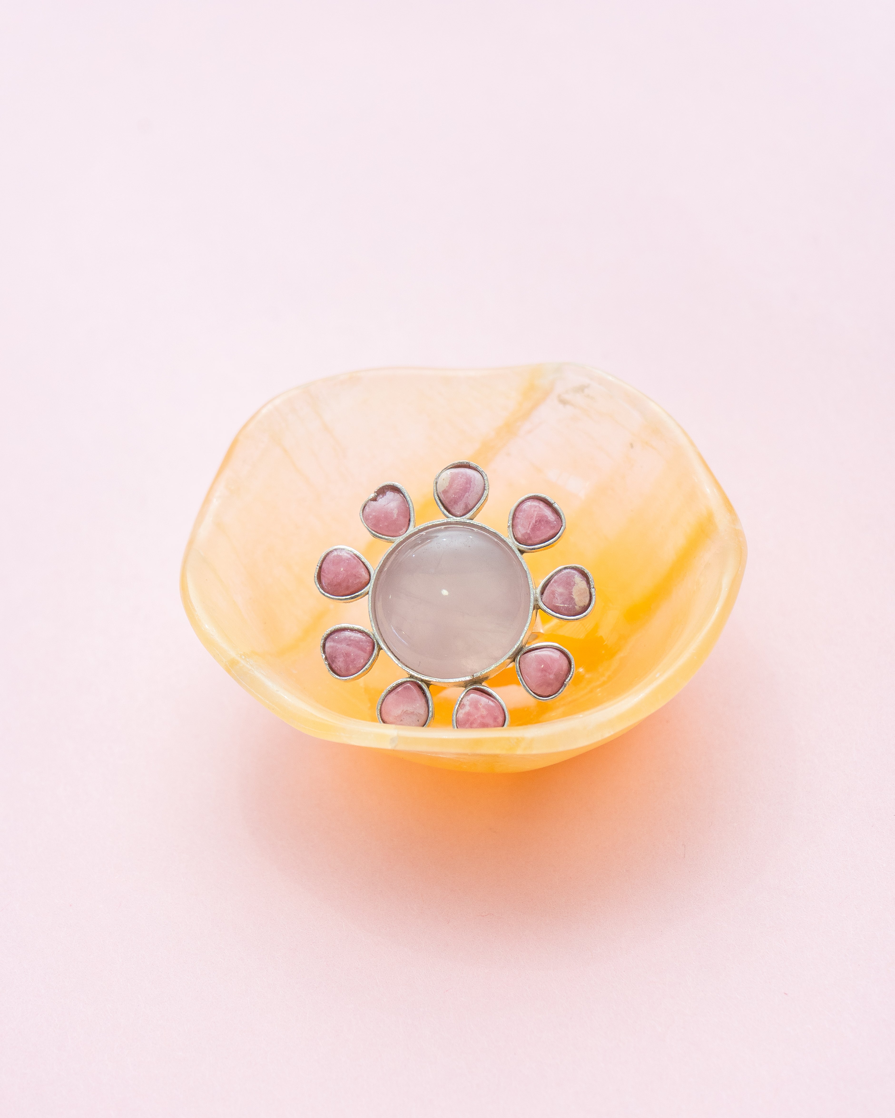 Anillo Cariño de Mamá, joya de plata .925, con cuarzo y rodocosita – Gabriela Sánchez