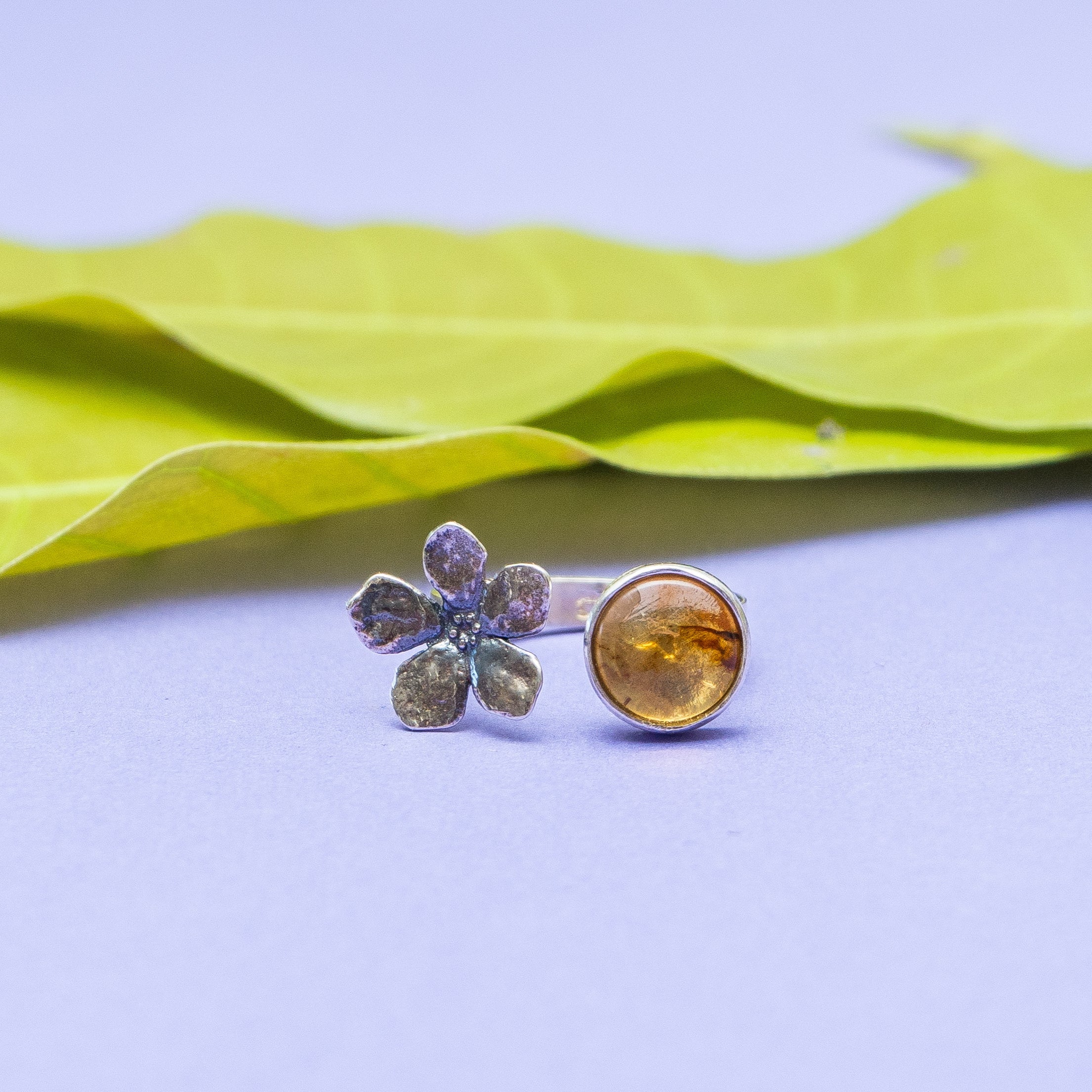 Anillo Jardín de mi Abuela, joya de plata .925, con ámbar – Gabriela Sánchez