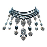Collar Calacas Entre Rosas, joya de plata .925, con ónix y hematita – Gabriela Sánchez