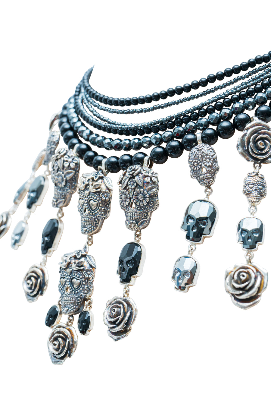 Collar Calacas Entre Rosas, joya de plata .925, con ónix y hematita – Gabriela Sánchez (vista 4)