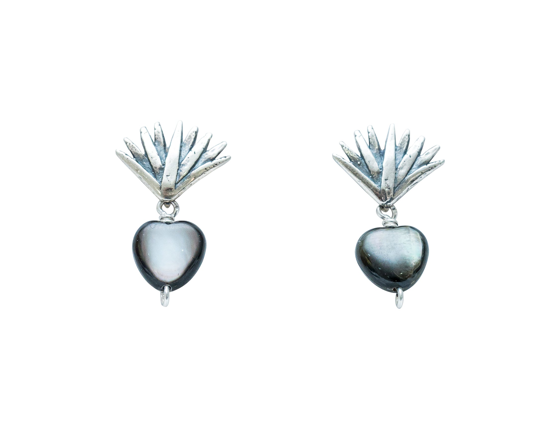 Aretes Agave Sueño 2.1 Y Gema, joya de plata .925, con malaquita y concha – Gabriela Sánchez (vista 2)