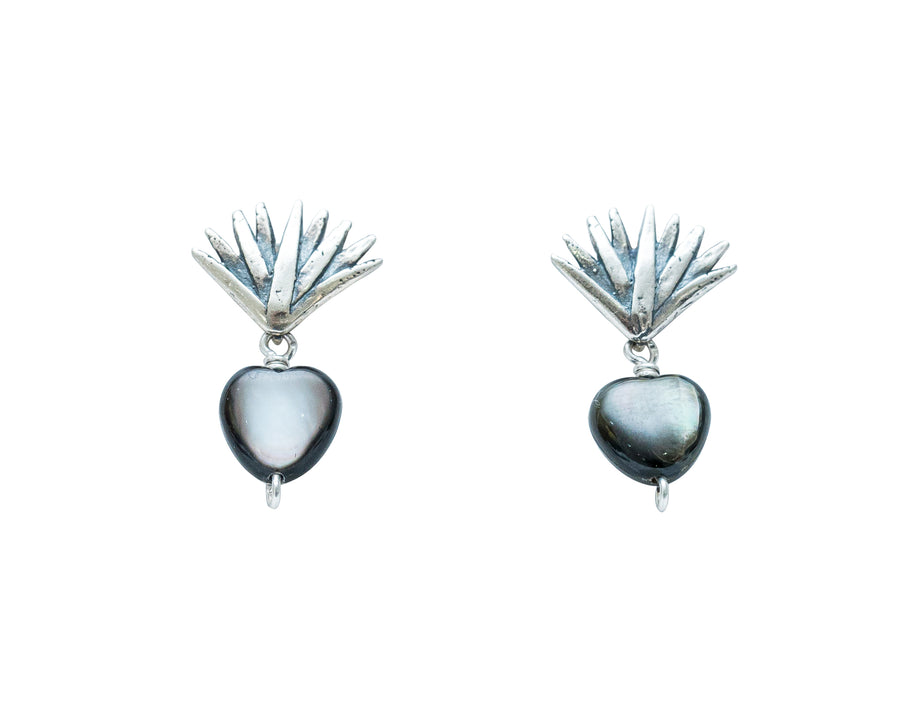 Aretes Agave Sueño 2.1 Y Gema, joya de plata .925, con malaquita y concha – Gabriela Sánchez (vista 2)