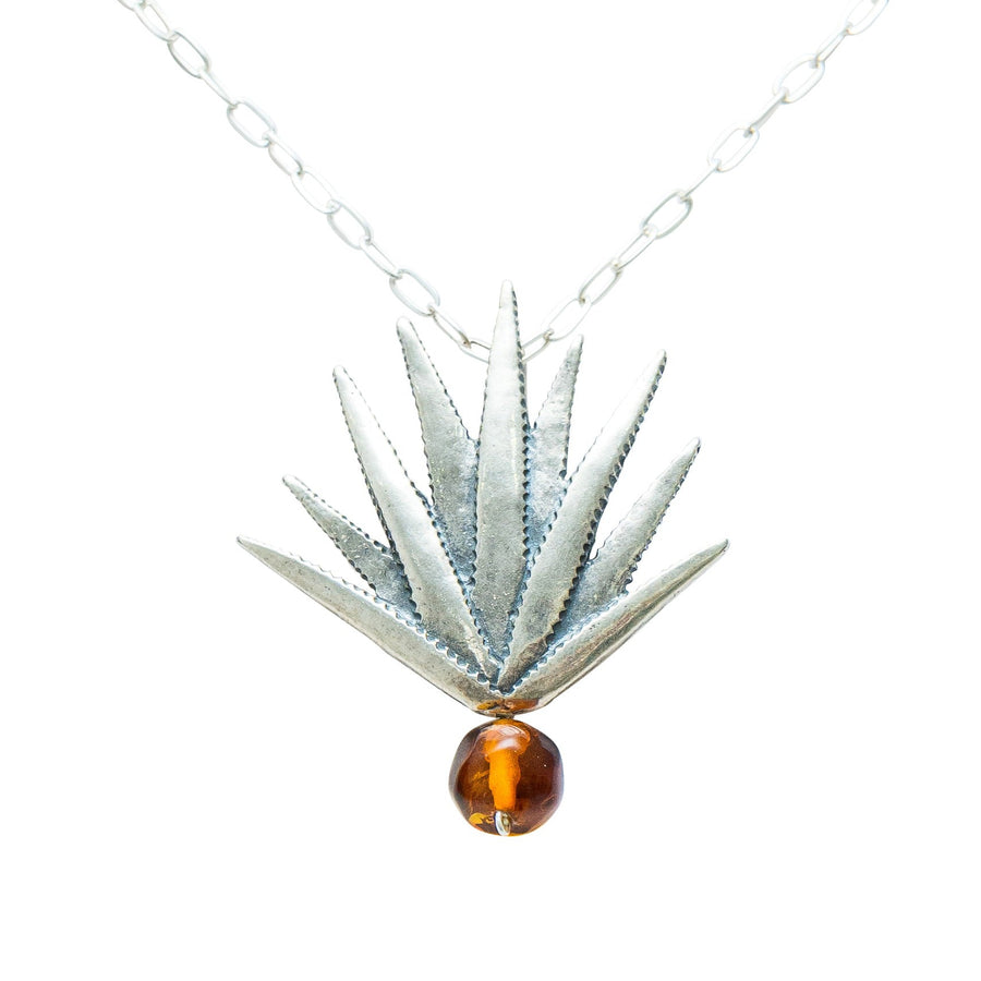 Dije Agave Realista Ámbar, joya de plata .925 – Gabriela Sánchez (vista 2)