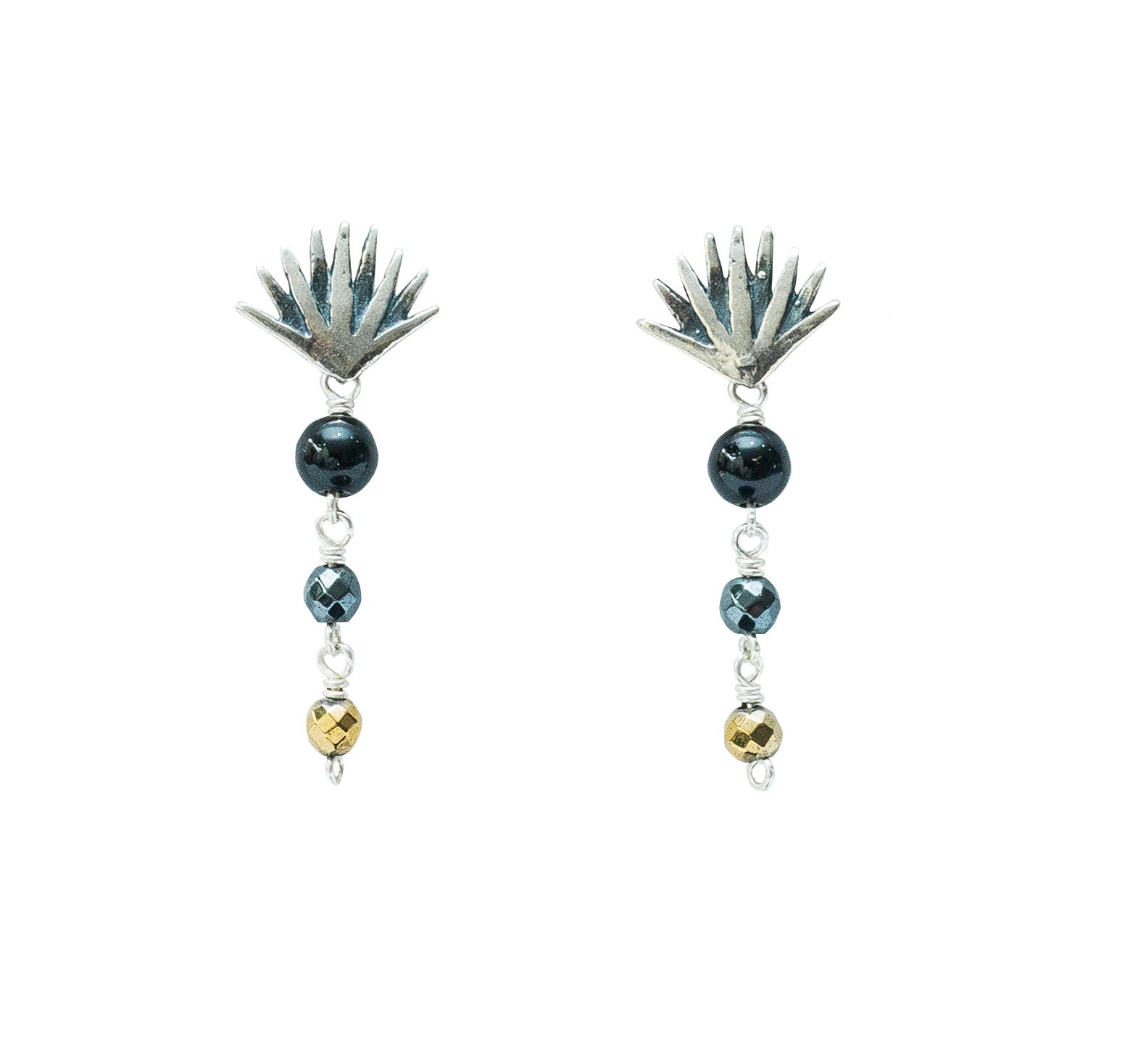Aretes Agave Francisco, joya de plata .925, con ónix y hematita – Gabriela Sánchez