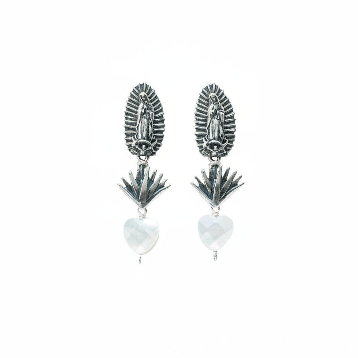 Aretes Alma Enamorada, joya de plata .925, con concha – Gabriela Sánchez