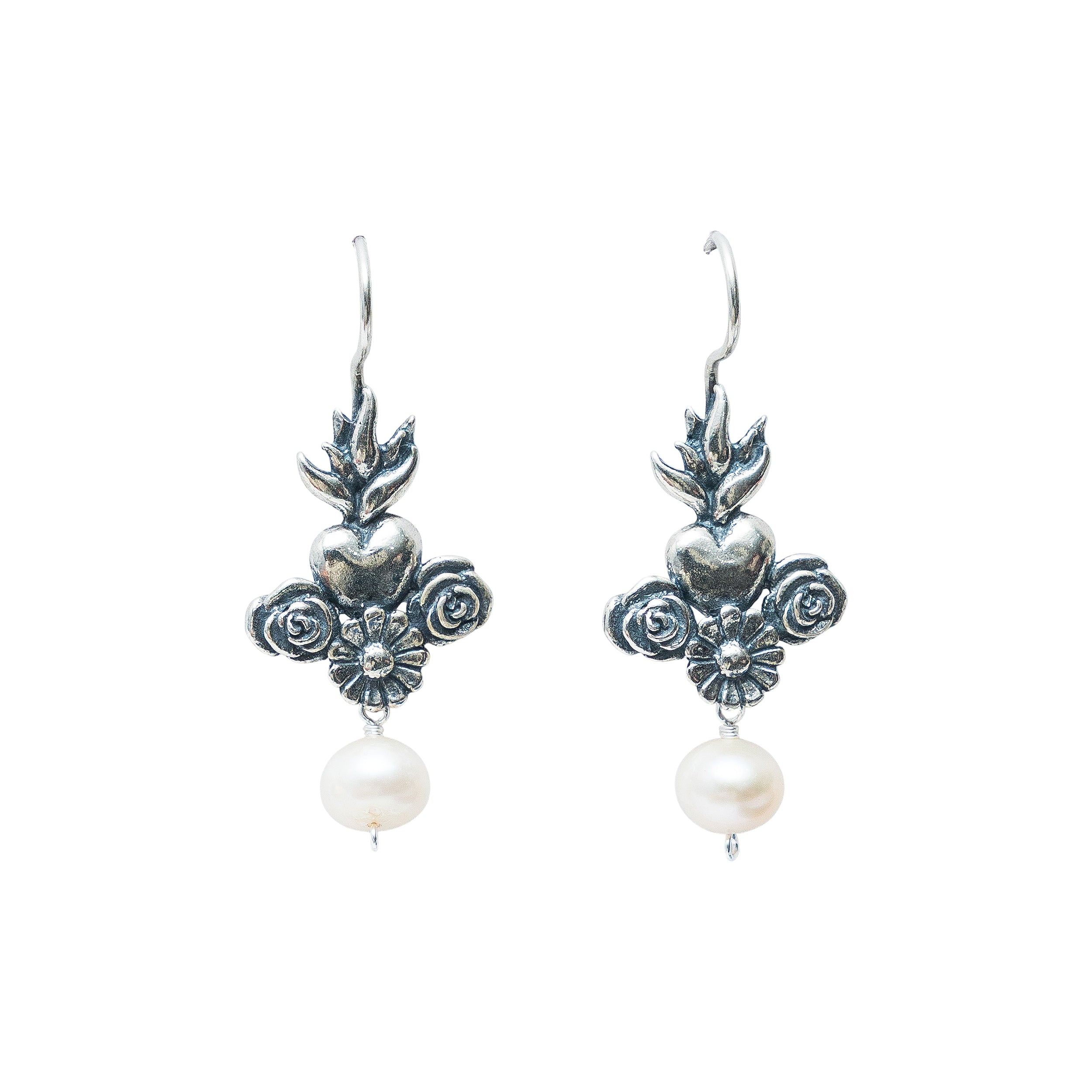 Aretes Fuego Florido, joya de plata .925, con perla – Gabriela Sánchez