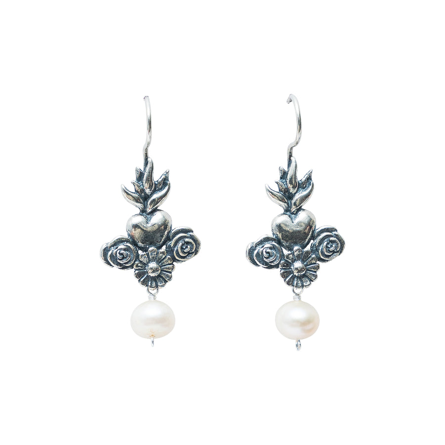 Aretes Fuego Florido, joya de plata .925, con perla – Gabriela Sánchez