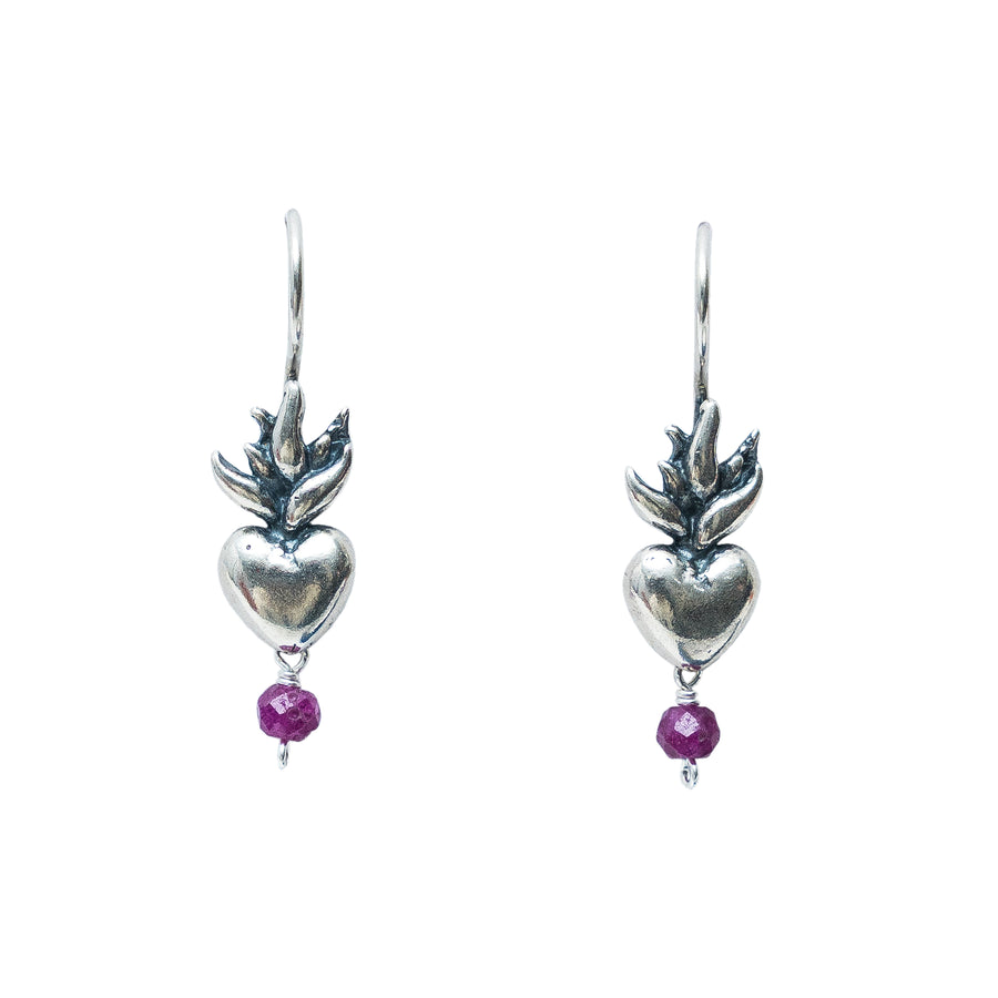 Aretes Corazón con Flama Rubí, joya de plata .925 – Gabriela Sánchez
