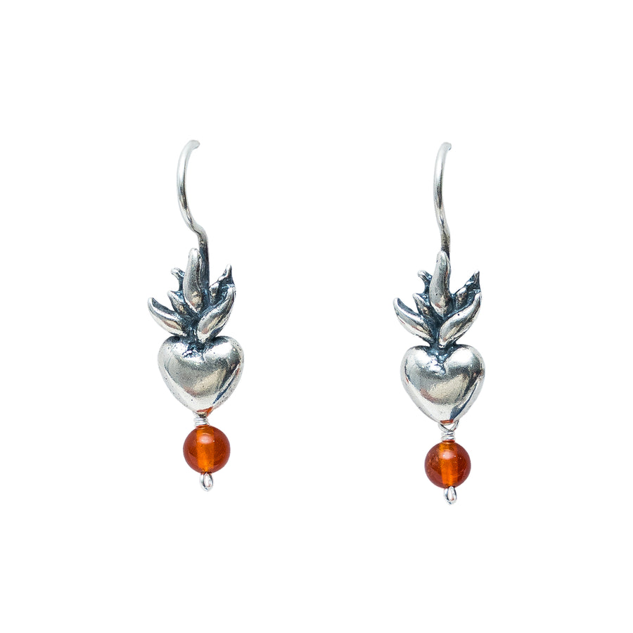 Aretes Corazón de Fuego, joya de plata .925, con cornalina – Gabriela Sánchez (vista 2)