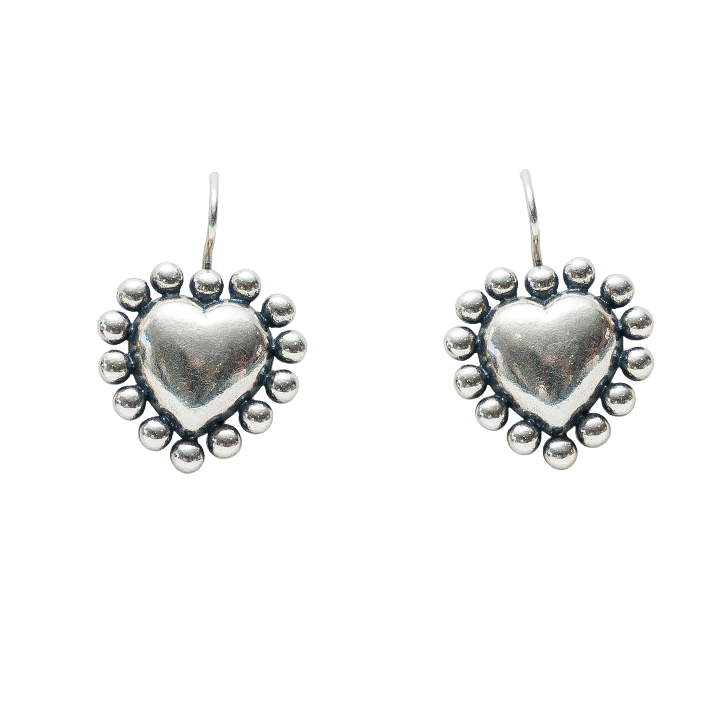Aretes Corazón con Puntos Mediano Arillo, joya de plata .925 – Gabriela Sánchez (vista 2)
