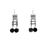 Aretes Silla Armonía, joya de plata .925, con ónix – Gabriela Sánchez