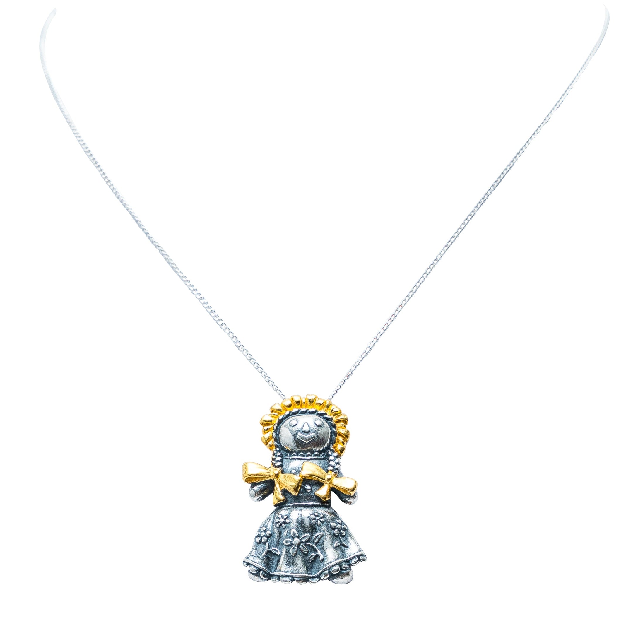 Dije Muñequita de Luz, joya de plata .925 – Gabriela Sánchez