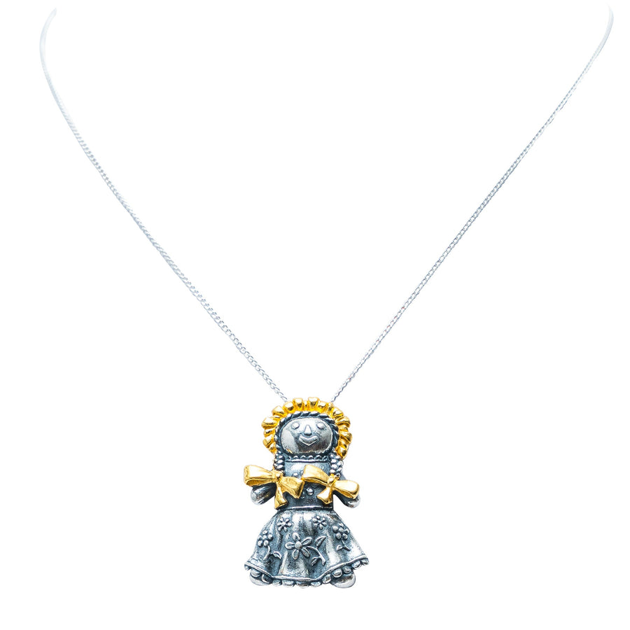 Dije Muñequita de Luz, joya de plata .925 – Gabriela Sánchez