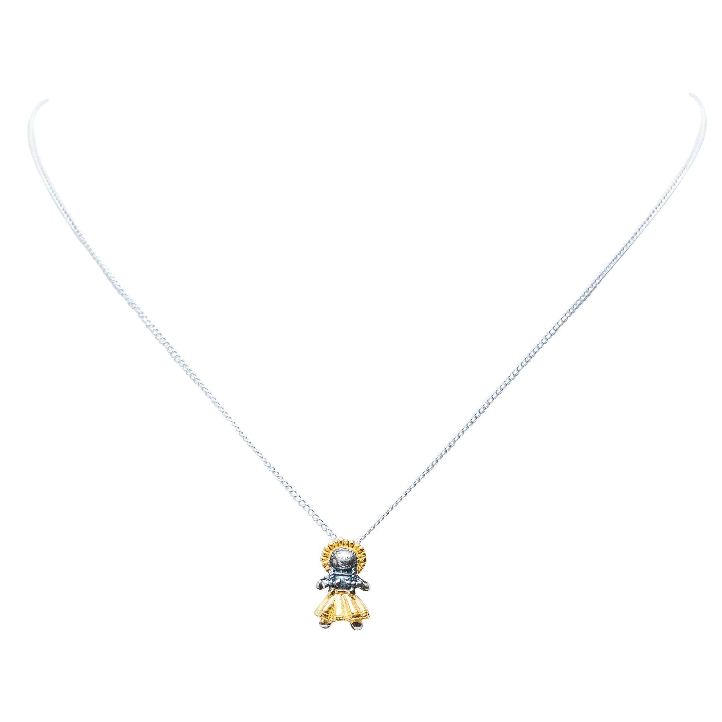 Dije Muñeca Listones Mini, joya de plata .925 – Gabriela Sánchez