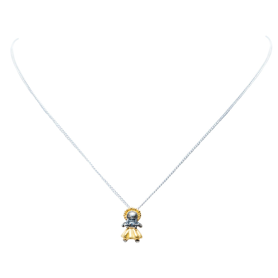 Dije Muñeca Listones Mini, joya de plata .925 – Gabriela Sánchez