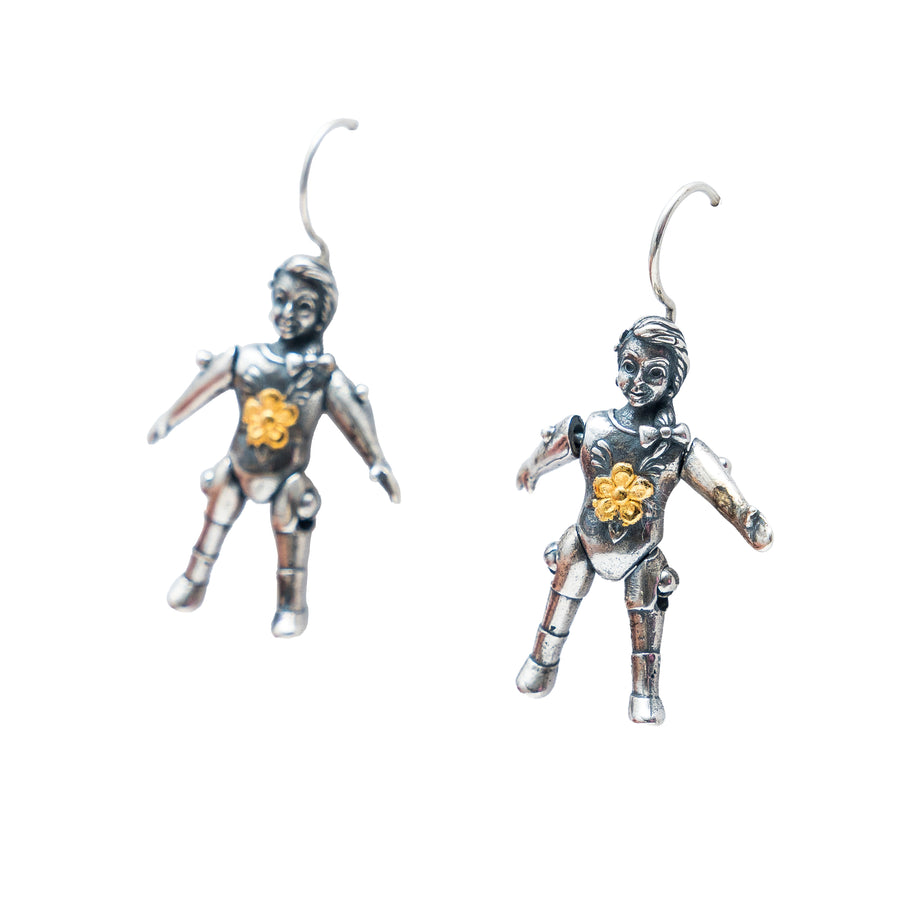 Aretes Muñeca de Cartón Mediana, joya de plata .925 – Gabriela Sánchez (vista 4)
