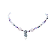Collar Muñeca Lila, joya de plata .925, con perla y amatista – Gabriela Sánchez (vista 2)