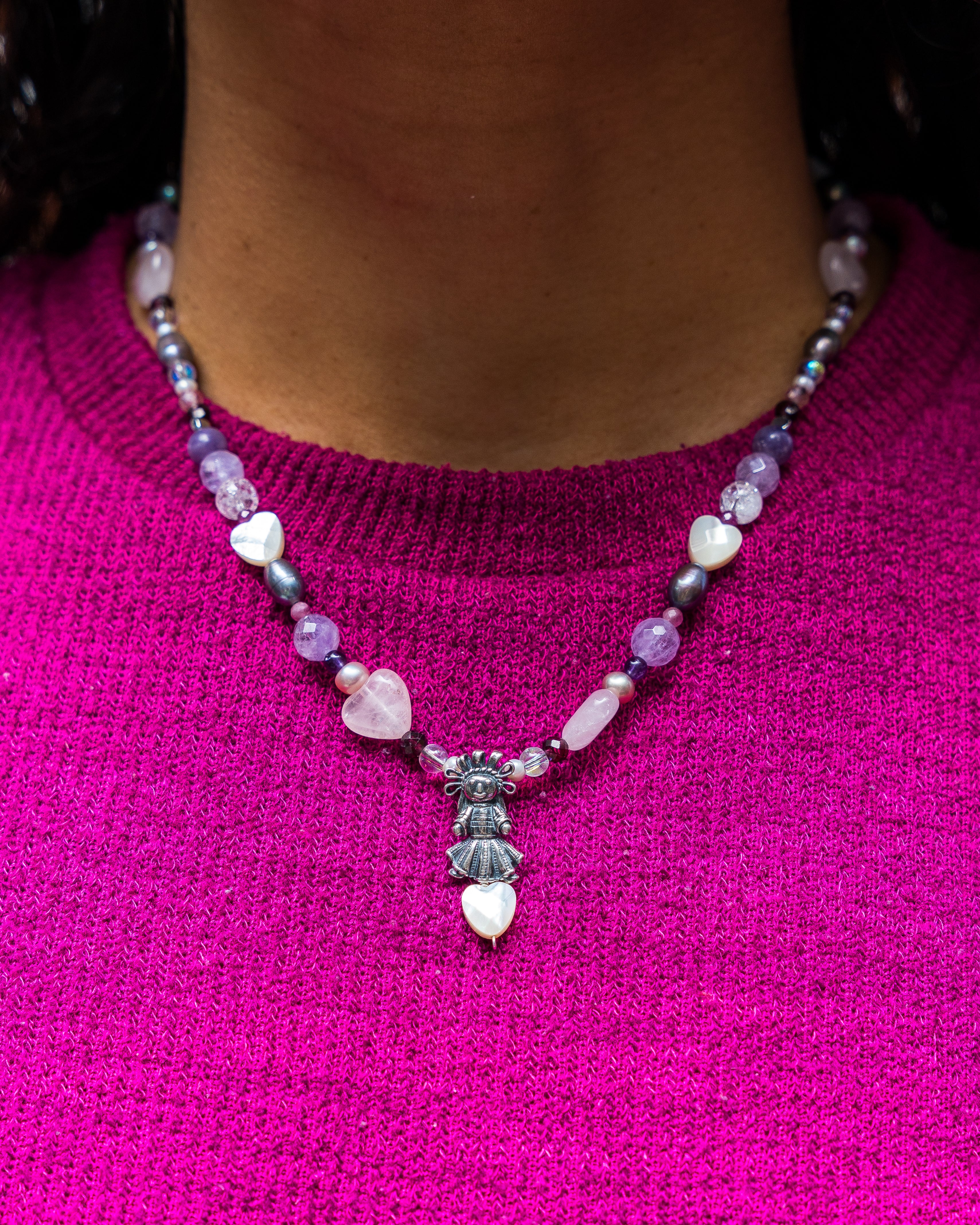 Collar Muñeca Lila, joya de plata .925, con perla y amatista – Gabriela Sánchez