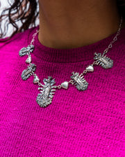 Collar Virgen con Rosas y Corazones, joya de plata .925 – Gabriela Sánchez (vista 3)