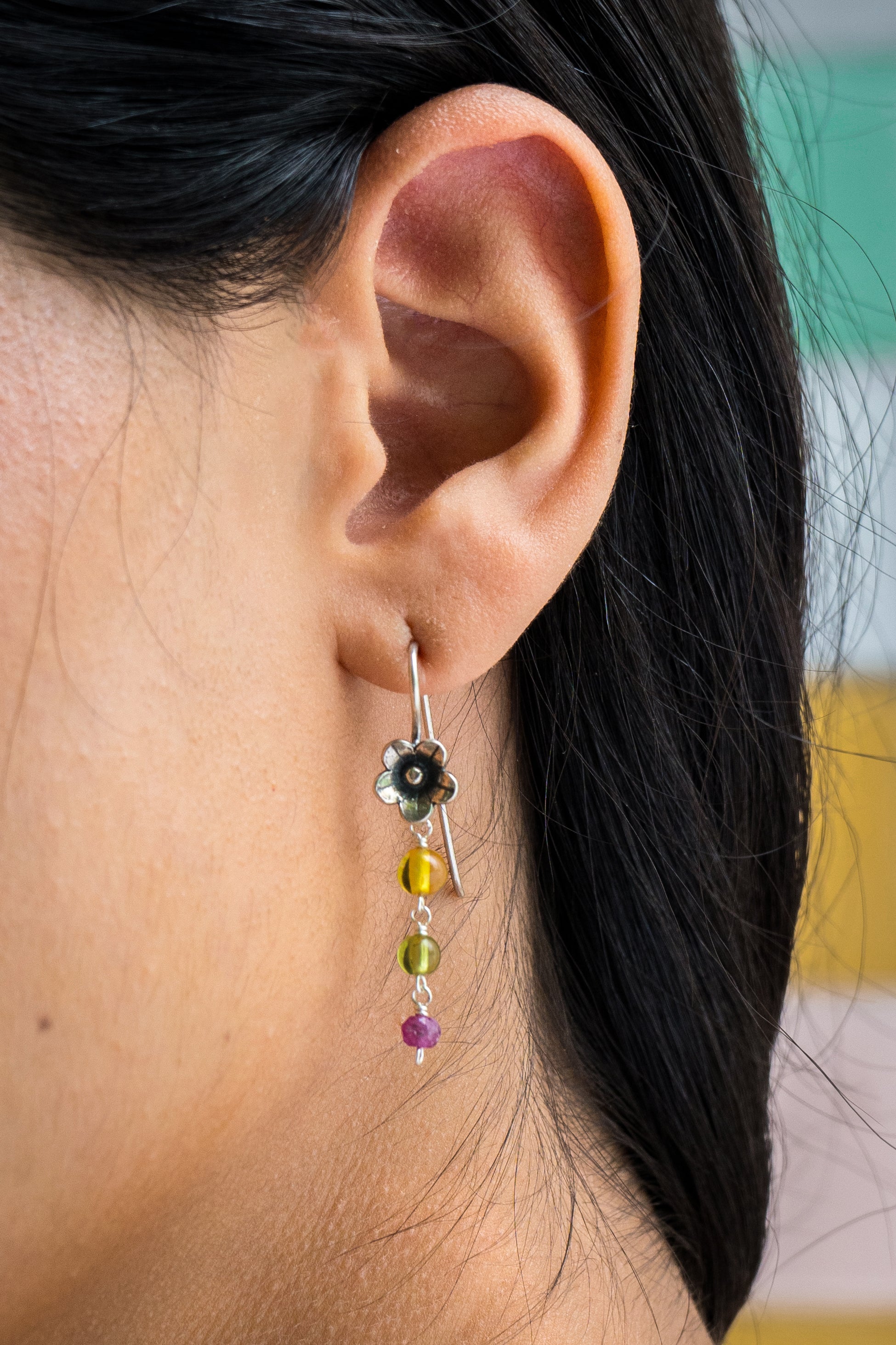 Aretes Florecitas de Colores, joya de plata .925, con ámbar – Gabriela Sánchez (vista 2)