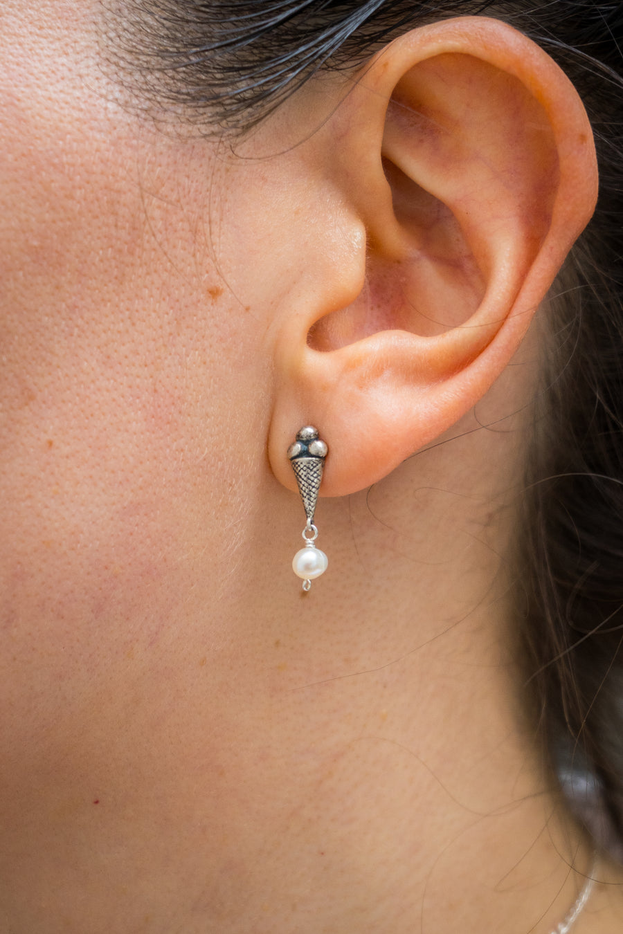 Aretes Helado de Vainilla, joya de plata .925, con perla – Gabriela Sánchez
