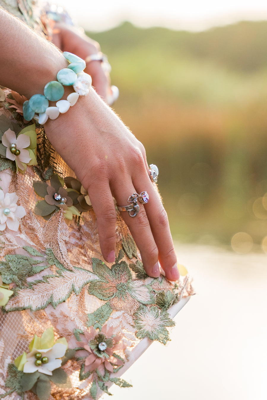 Pulsera Barroca de Luna, joya de plata .925, con perla y concha – Gabriela Sánchez (vista 8)