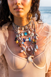 Collar Mikonos, joya de plata .925, con perla y concha – Gabriela Sánchez (vista 5)