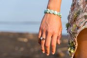 Pulsera Fiesta en el Agua, joya de plata .925, con angelita verde – Gabriela Sánchez (vista 3)