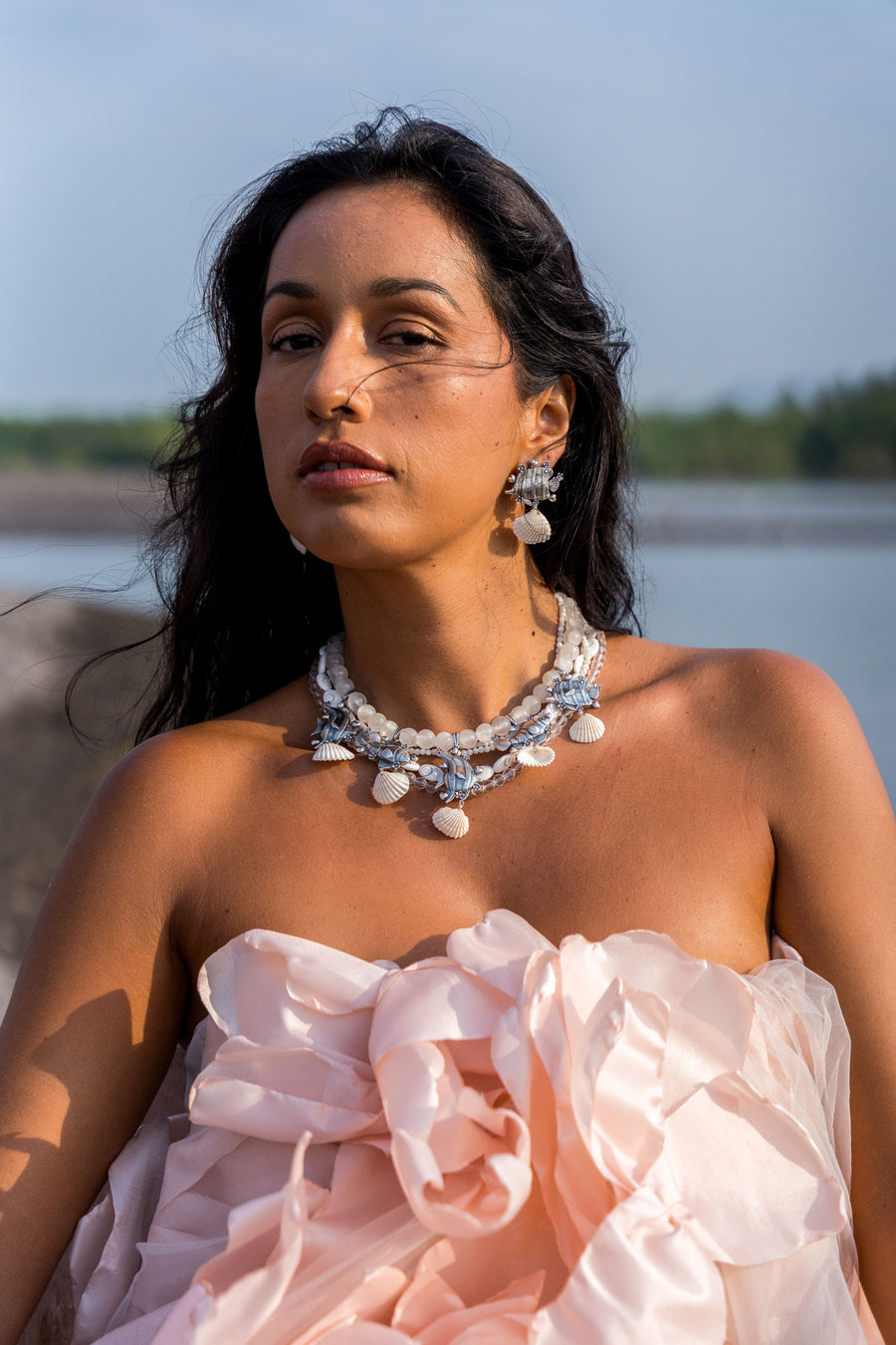 Collar Coco y Marea, joya de plata .925, con concha y cuarzo – Gabriela Sánchez