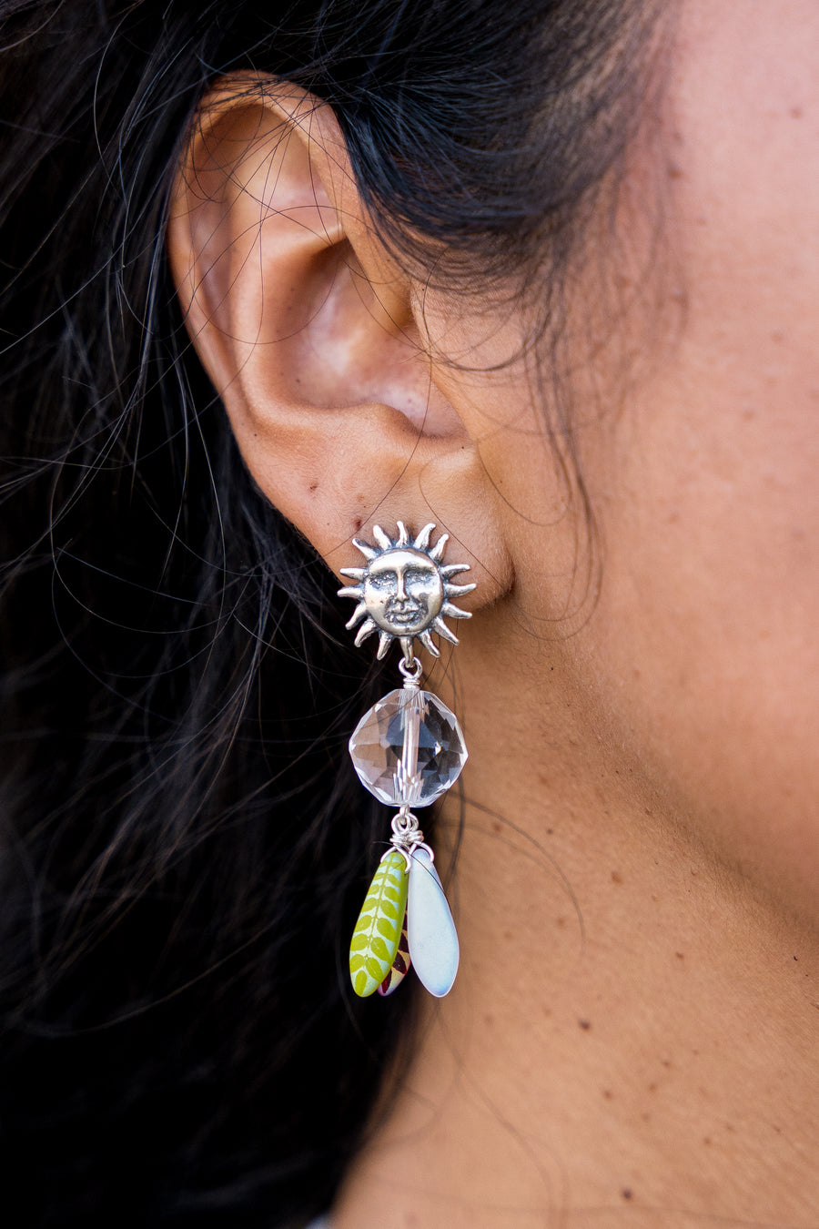 Aretes Mazatlán, joya de plata .925, con cuarzo y resina – Gabriela Sánchez (vista 3)