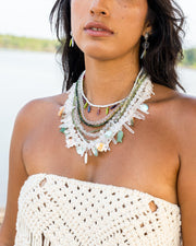 Collar Piña Colada, joya de plata .925, con concha y cuarzo – Gabriela Sánchez (vista 7)