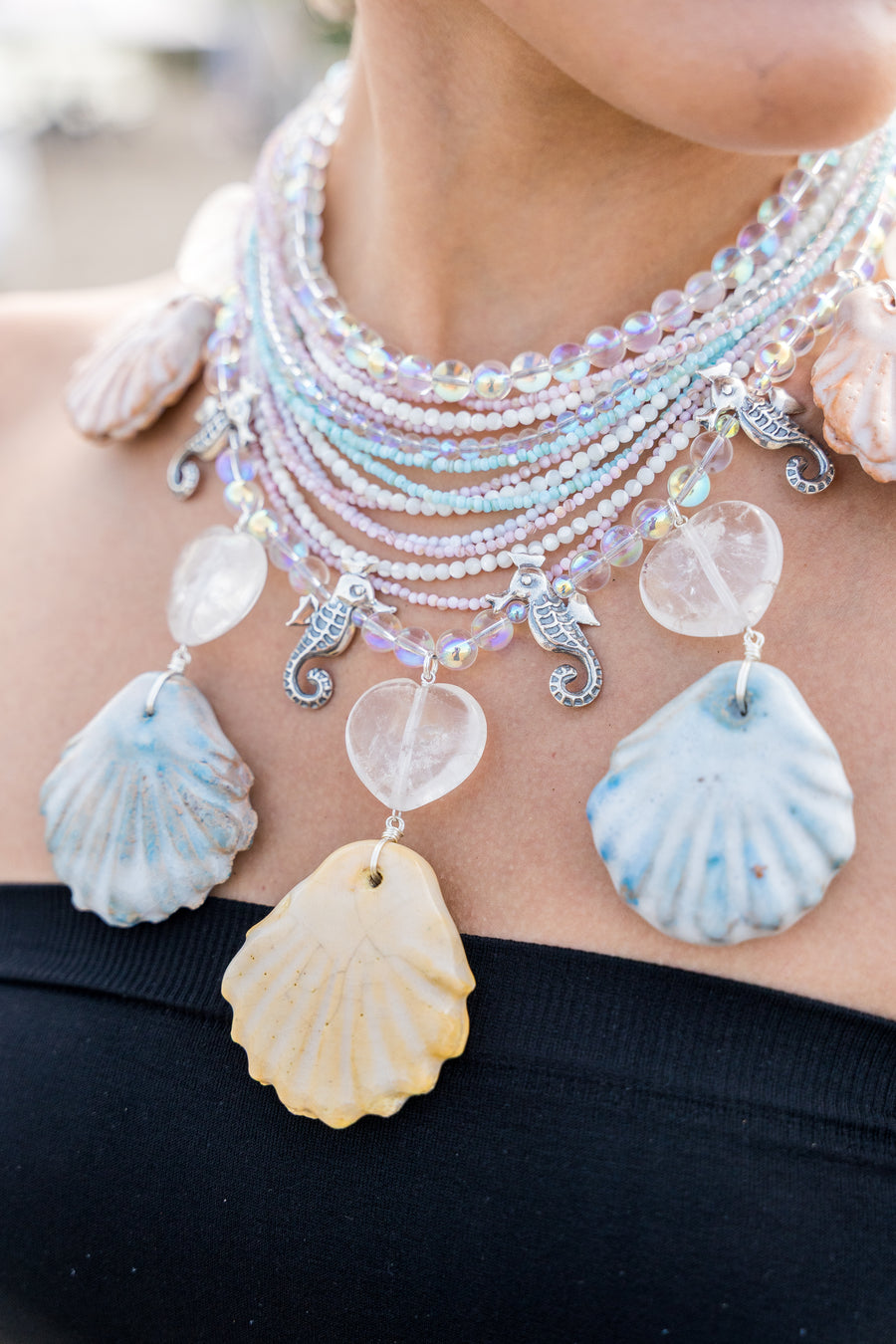 Collar Playa Paraíso, joya de plata .925, con cuarzo tornasol y concha – Gabriela Sánchez (vista 5)