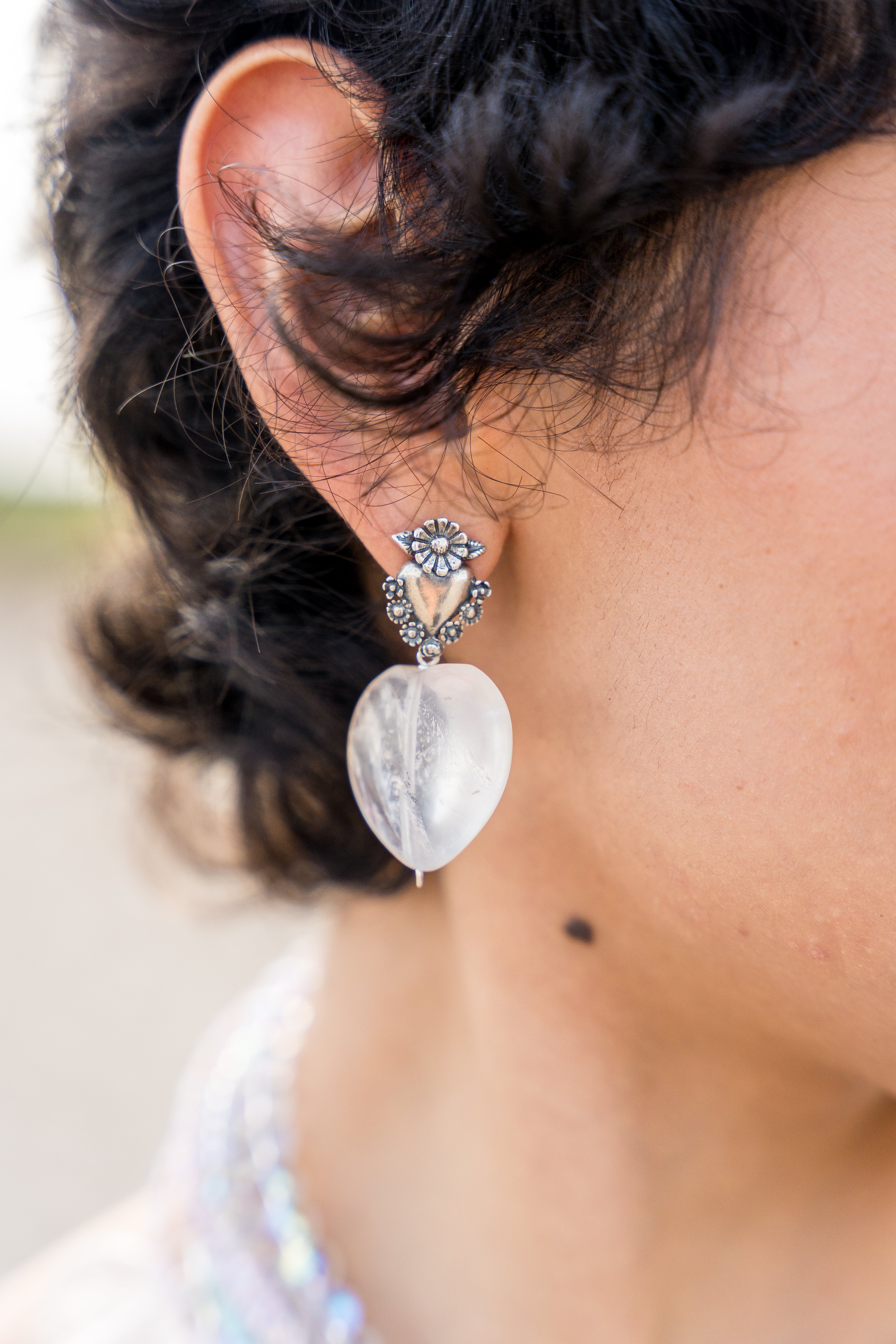 Aretes Playa Paraíso, joya de plata .925, con cuarzo – Gabriela Sánchez (vista 2)