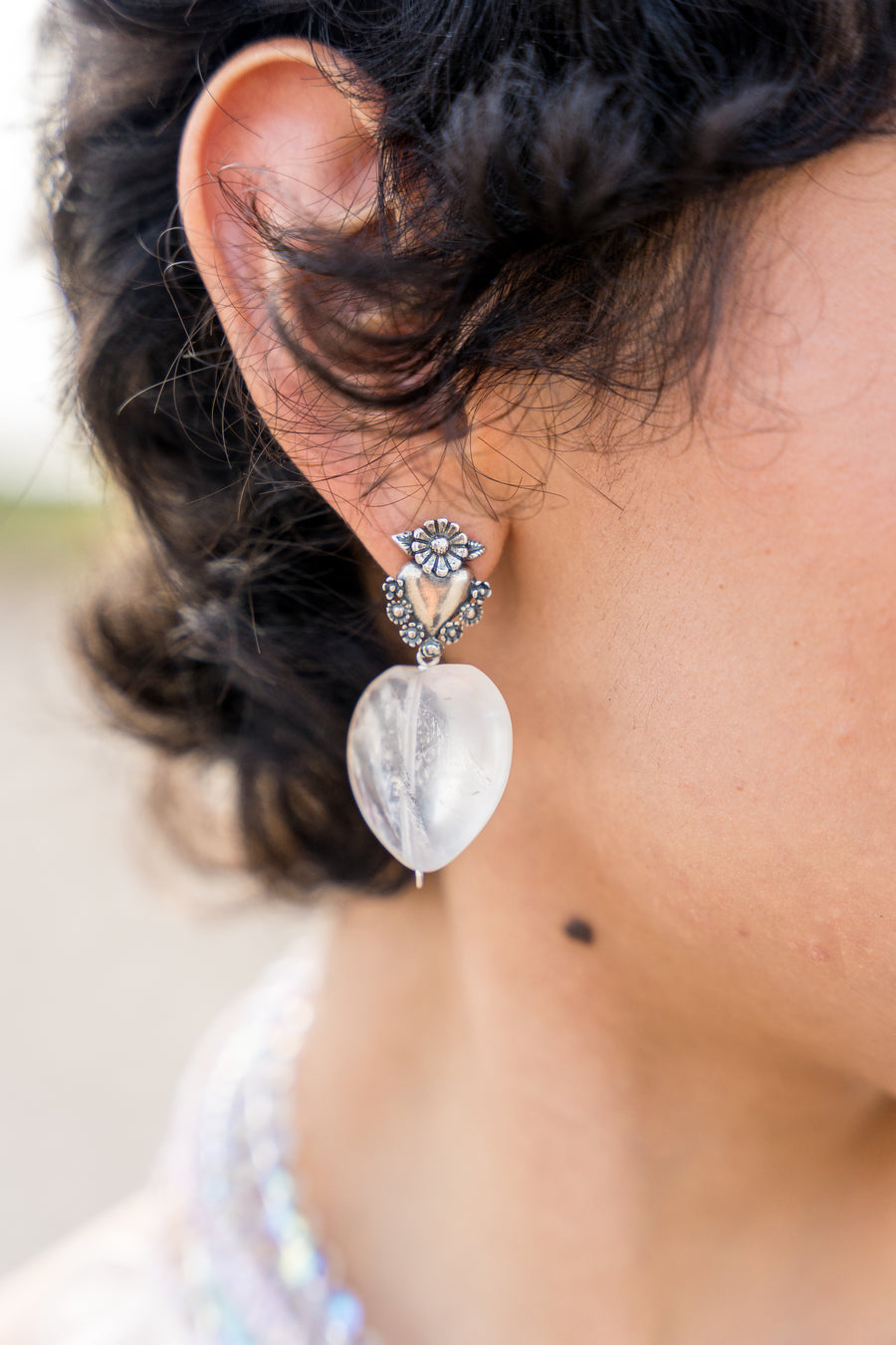 Aretes Playa Paraíso, joya de plata .925, con cuarzo – Gabriela Sánchez (vista 2)